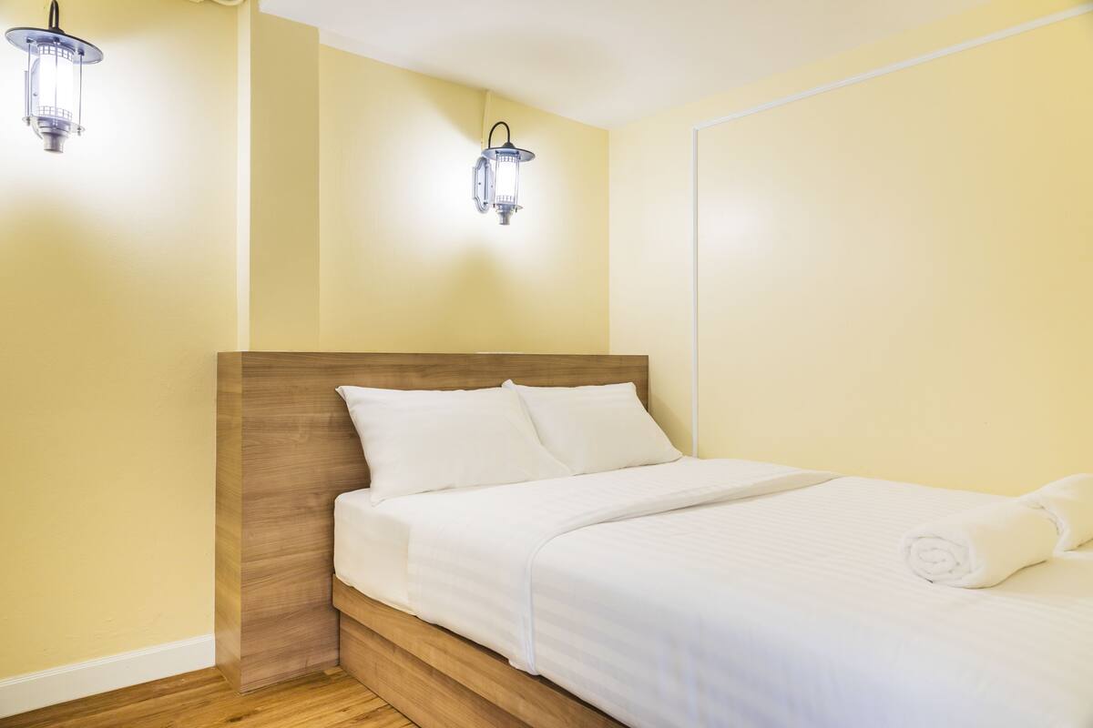 Double Room with Shared Bathroom | Ylelliset vuodevaatteet, pimennysverhot, ilmainen Wi-Fi, vuodevaatteet