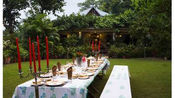 Tempat makan outdoor