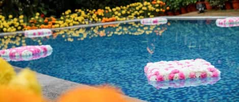 Outdoor pool, open 7:00 AM to 7:00 PM, pool umbrellas
