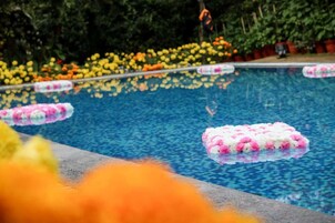 Outdoor pool, open 7:00 AM to 7:00 PM, pool umbrellas