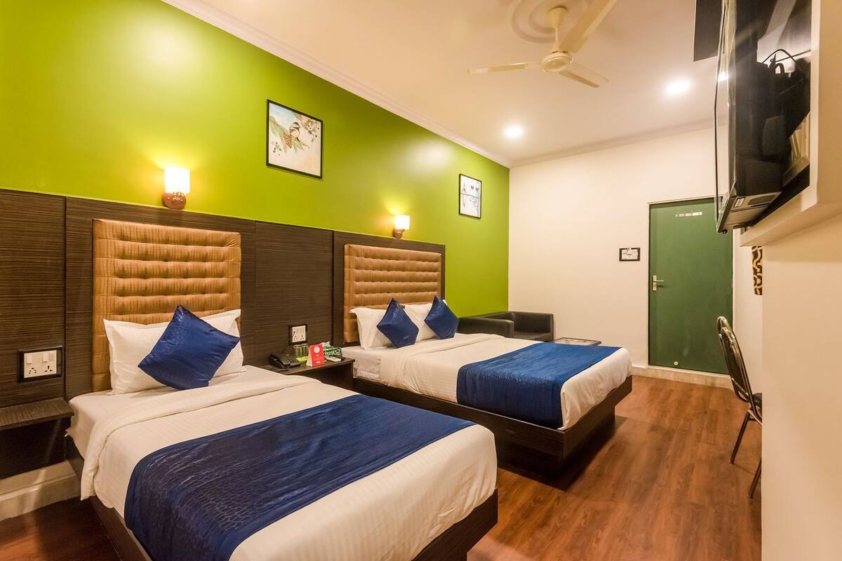 Luxury Triple Room, 1 Bedroom, Smoking, City View | In-room safe, desk, soundproofing, rollaway beds (free)