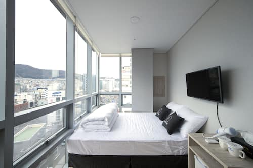 Double Room, Ocean View | Iron/ironing board, free WiFi
