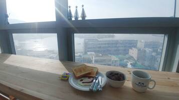 Free daily continental breakfast