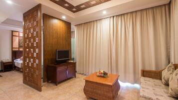 Suite, 1 Tempat Tidur King | 1 kamar tidur, seprai premium, brankas, dan meja kerja