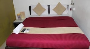 Habitación doble Deluxe, 1 habitación, para fumadores | Caja de seguridad en la habitación y escritorio