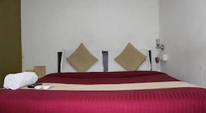 Habitación doble Deluxe, 1 habitación, para fumadores | Caja de seguridad en la habitación y escritorio