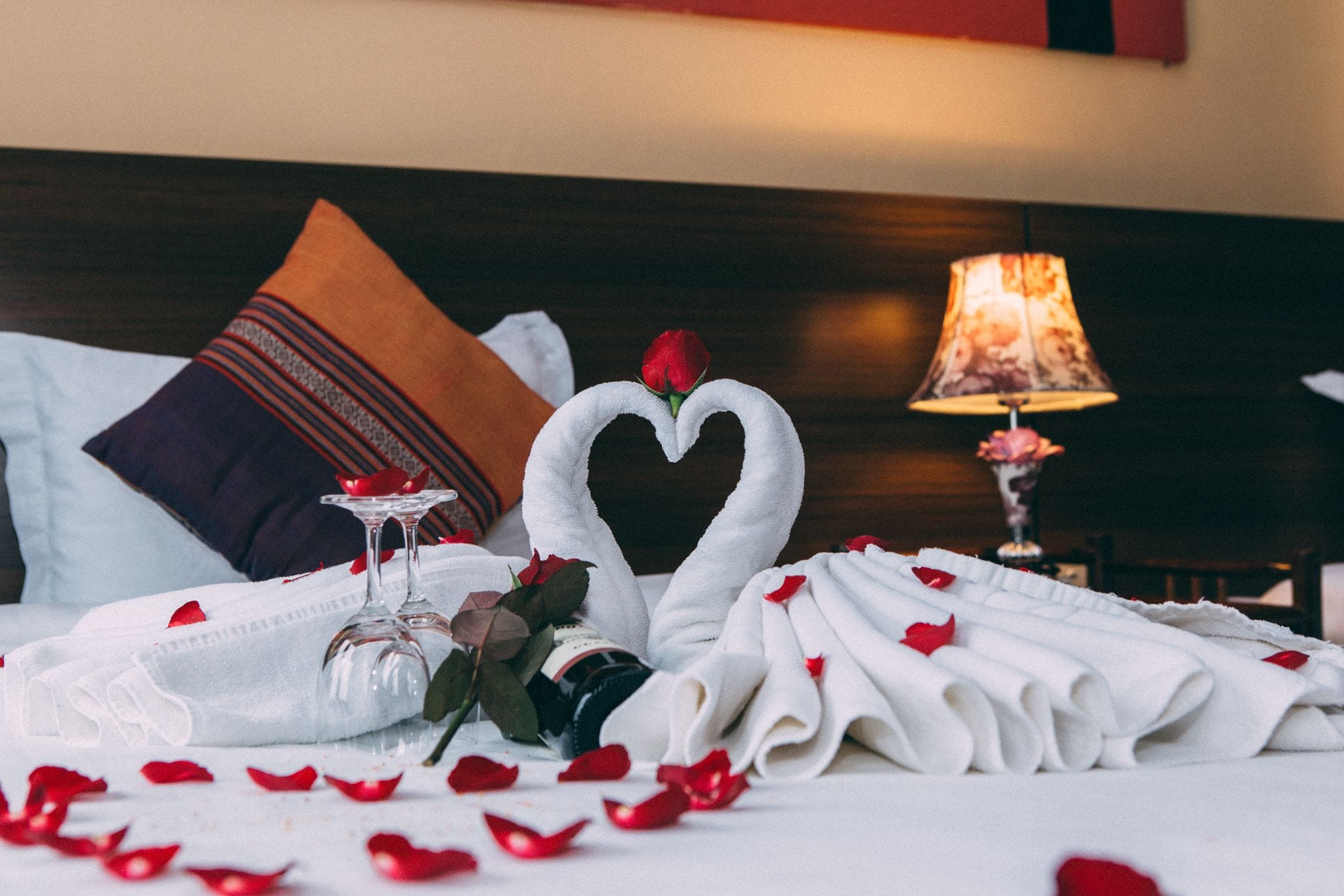 deluxe twin room | minibar, in-room safe, desk, blackout curtains