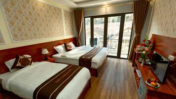 Habitación superior con 2 camas individuales | Vista del balcón