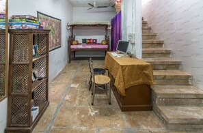 Interior entrance - Hotel Oasis Haveli - Hostel (Jaisalmer)