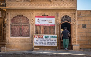 Front of property - Hotel Oasis Haveli - Hostel (Jaisalmer)