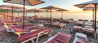 Anita Kemer Noch Hotel