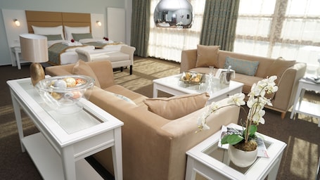 Caja de seguridad en la habitación, escritorio y cunas gratuitas