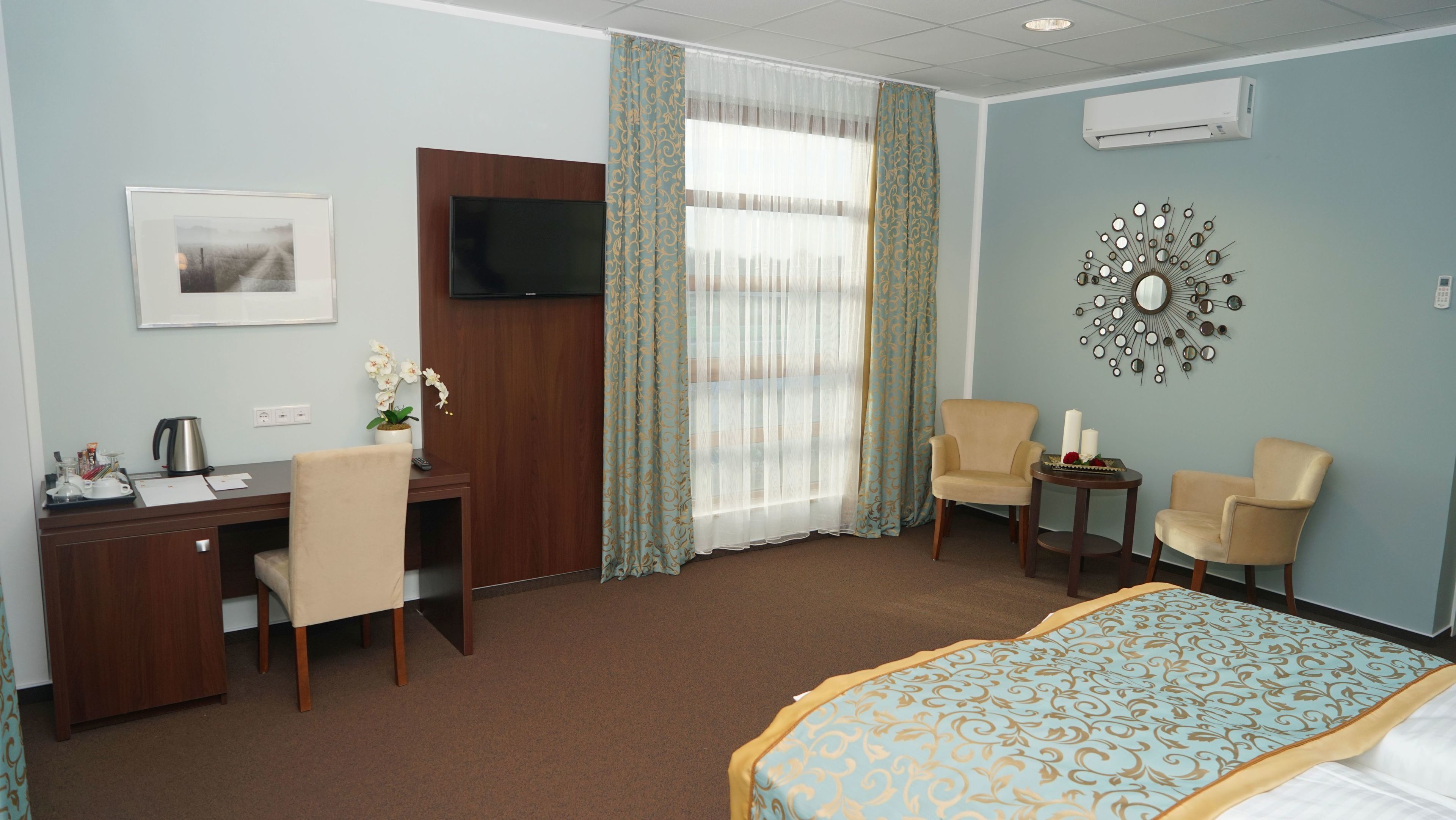 comfort double room, 1 queen bed | in-room safe, desk, rollaway beds, free wifi