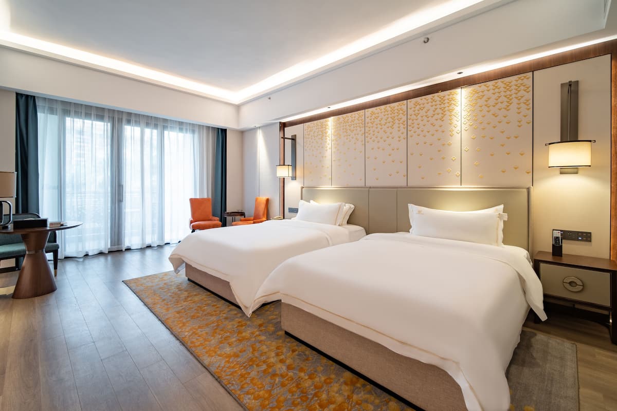 Superior Twin Room | 1 bedroom, minibar, desk, blackout curtains