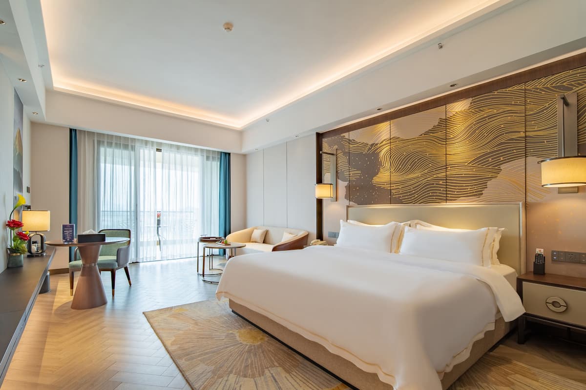 Executive Double Room | 1 bedroom, minibar, desk, blackout curtains