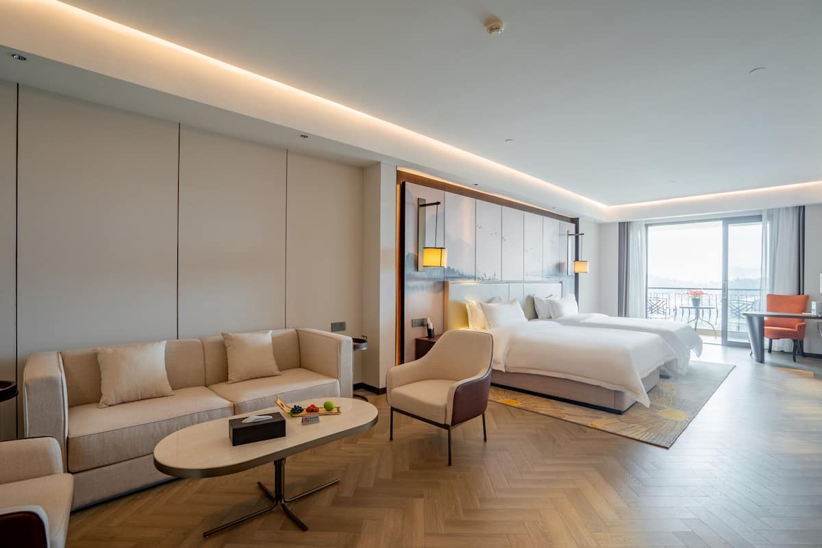Superior Suite Room | 1 bedroom, minibar, desk, blackout curtains