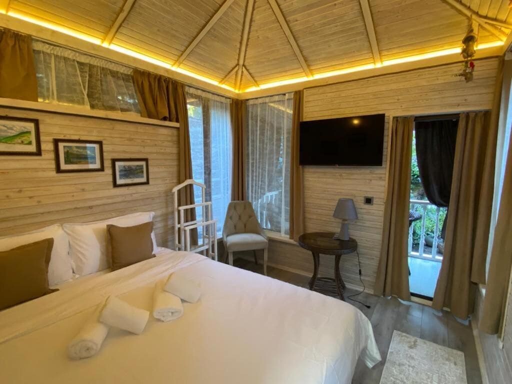 Chalet | Premium bedding, minibar, in-room safe, individually decorated