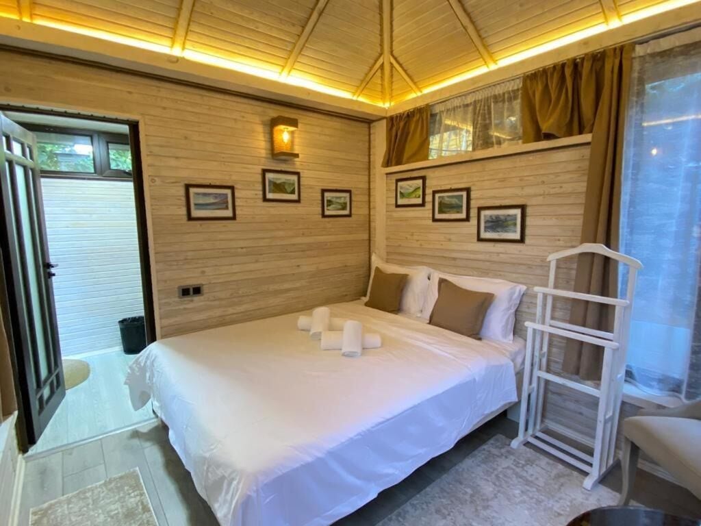 Chalet | Premium bedding, minibar, in-room safe, individually decorated