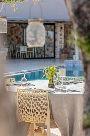 Outdoor dining - Paradise Island Villas (Chersonissos)