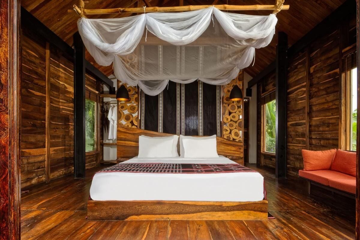 1 bedroom, blackout curtains, rollaway beds, bed sheets