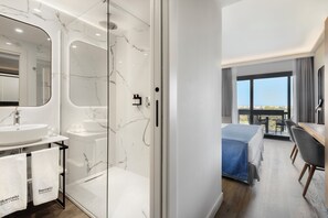 Free toiletries, hair dryer, bidet, towels - Barceló Roma (Rome)