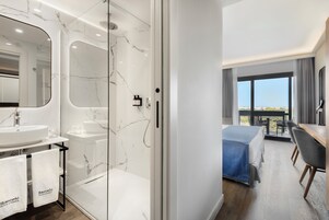 Articles de toilette (gratuits), séchoir à cheveux, bidet