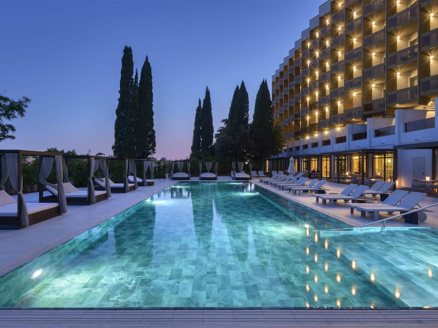 Seasonal outdoor pool, pool loungers