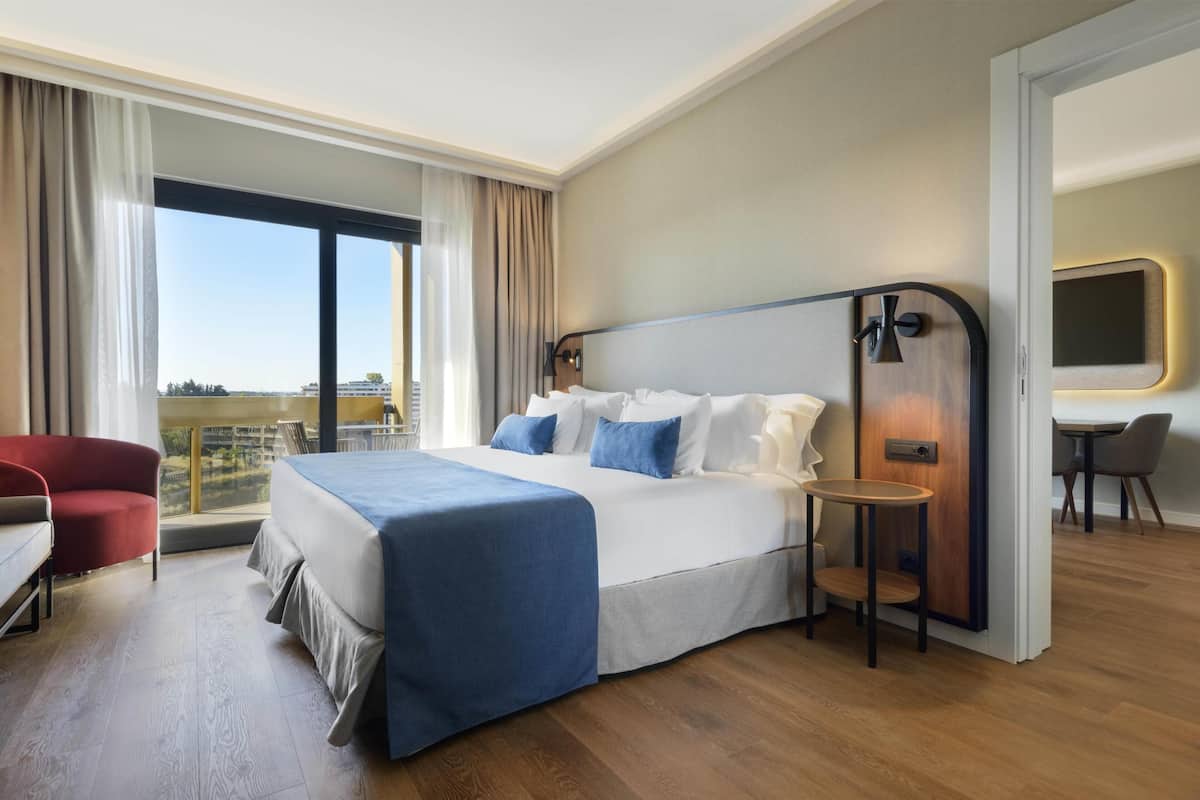 Junior Suite, Balcony | Hypo-allergenic bedding available, minibar, in-room safe, desk