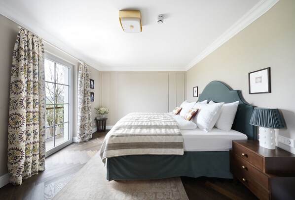 Medium room with balcony