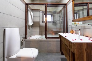 Free toiletries, hair dryer, towels - Piumara Residence (Kandy)