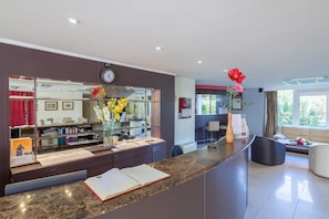 Reception - Excellior Suites Grand Geneve (Veigy-Foncenex)