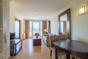 Flat-screen TV - Excellior Suites Grand Geneve (Veigy-Foncenex)