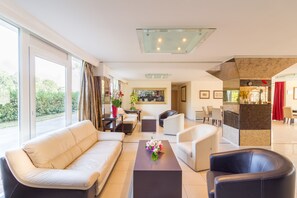 Pintu masuk interior