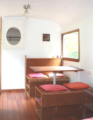 Individually decorated, individually furnished, cots/infant beds - L'Ecrin du Serein (Sainte-Vertu)