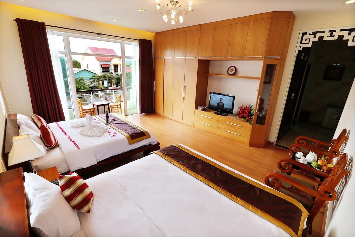 Minibar, desk, blackout curtains, free WiFi