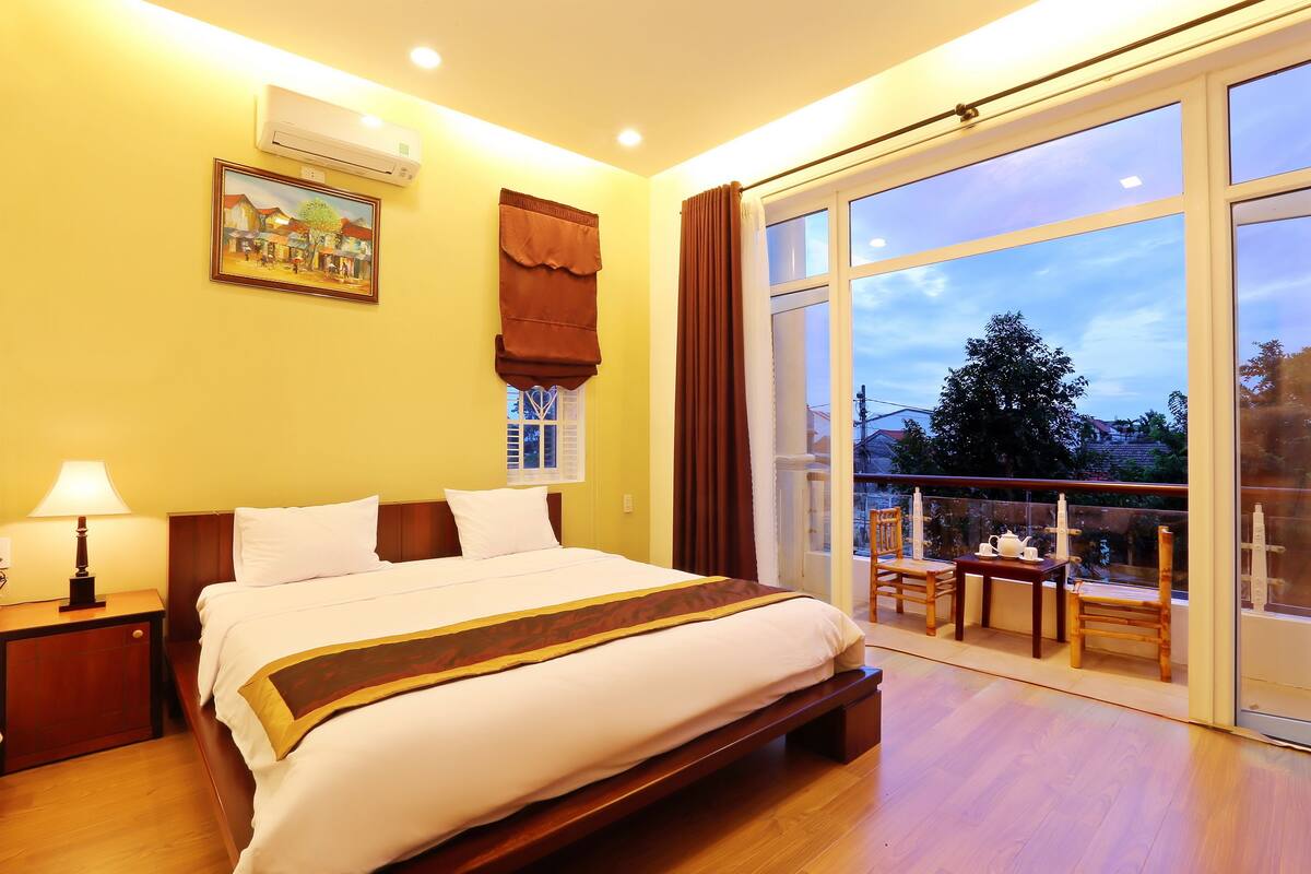 Chambre Familiale avec lits jumeaux, vue piscine | Minibar, bureau, rideaux occultants, Wi-Fi gratuit