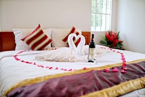 Standard Double Room | Minibar, desk, blackout drapes, free WiFi - Well-To-Do Villa (Da Nang)