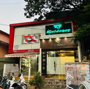 Mặt tiền nơi lưu trú