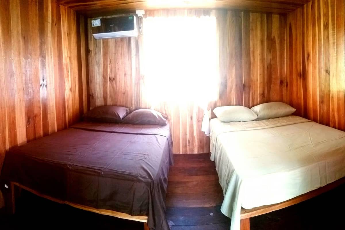 Deluxe-Vierbettzimmer, 2 Doppelbetten, Meerblick | Kostenloses WLAN