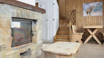 Nhà Duplex, 2 phòng ngủ | Khu phòng khách | TV màn hình phẳng 34-inch có truyền hình vệ tinh, TV