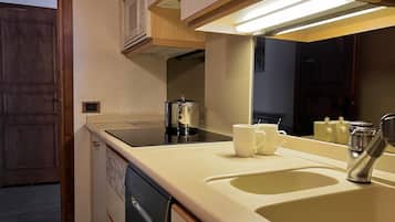 Duplex, 2 Bedrooms | Private kitchen
