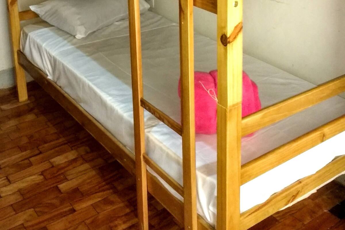 Shared Dormitory, Women only | Peralatan tempat tidur premium, katil lipat simpan/tambahan