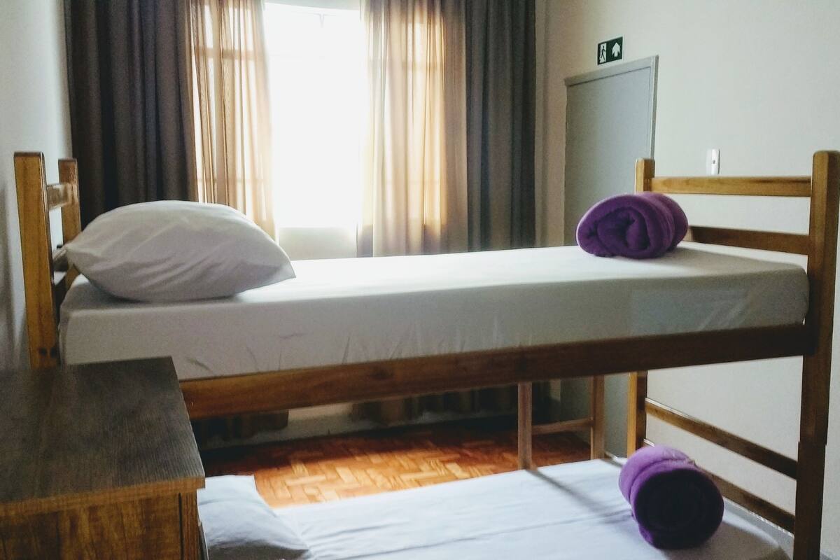Shared Dormitory, Mixed Dorm | Peralatan tempat tidur premium, katil lipat simpan/tambahan
