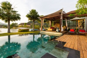 Kolam renang outdoor