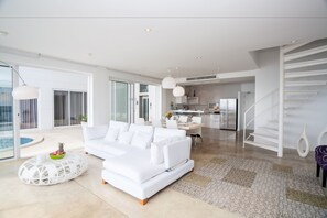 Condo, 3 Bedrooms, Sea View, Sea Facing | Living area