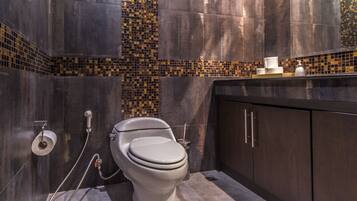 Condo, 1 Bedroom, Pool View | Bathroom | Separate tub and shower, free toiletries, towels