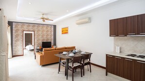 Villa, 2 Schlafzimmer, Poolblick | Wohnzimmer