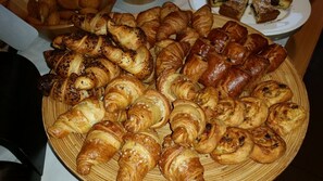 Free daily continental breakfast
