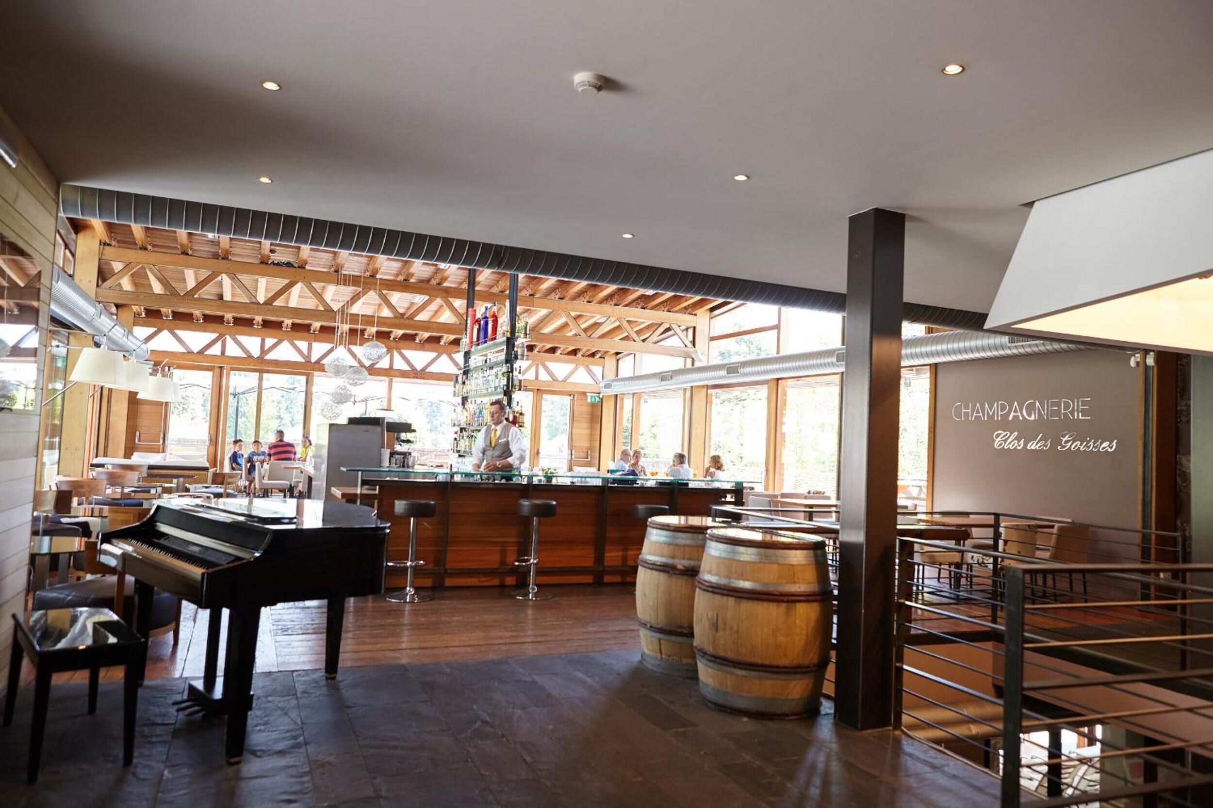 2 Restaurants; Mittagessen und Abendessen werden serviert