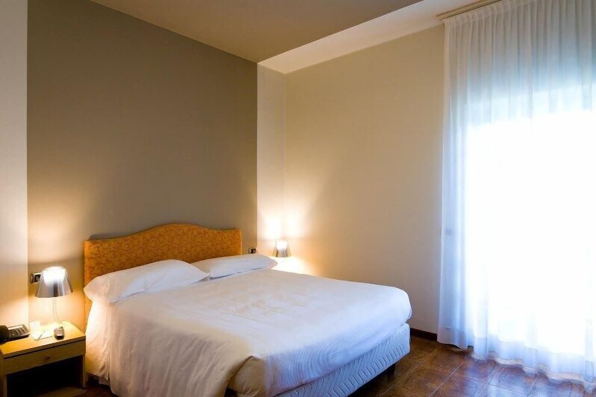 ห้องคลาสสิกดับเบิลหรือทวิน | เครื่องนอนระดับพรีเมียม, มินิบาร์, ตู้นิรภัยในห้องพัก, โต๊ะทำงาน